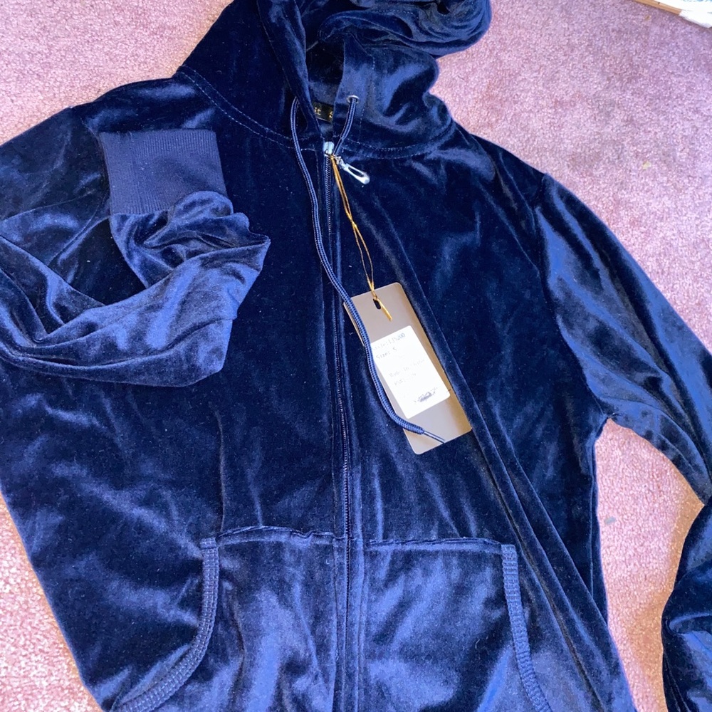 Blue velvet set size small never worn person didn’t like it